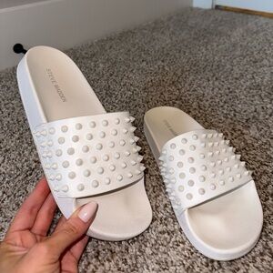 Steve Madden white spike slides